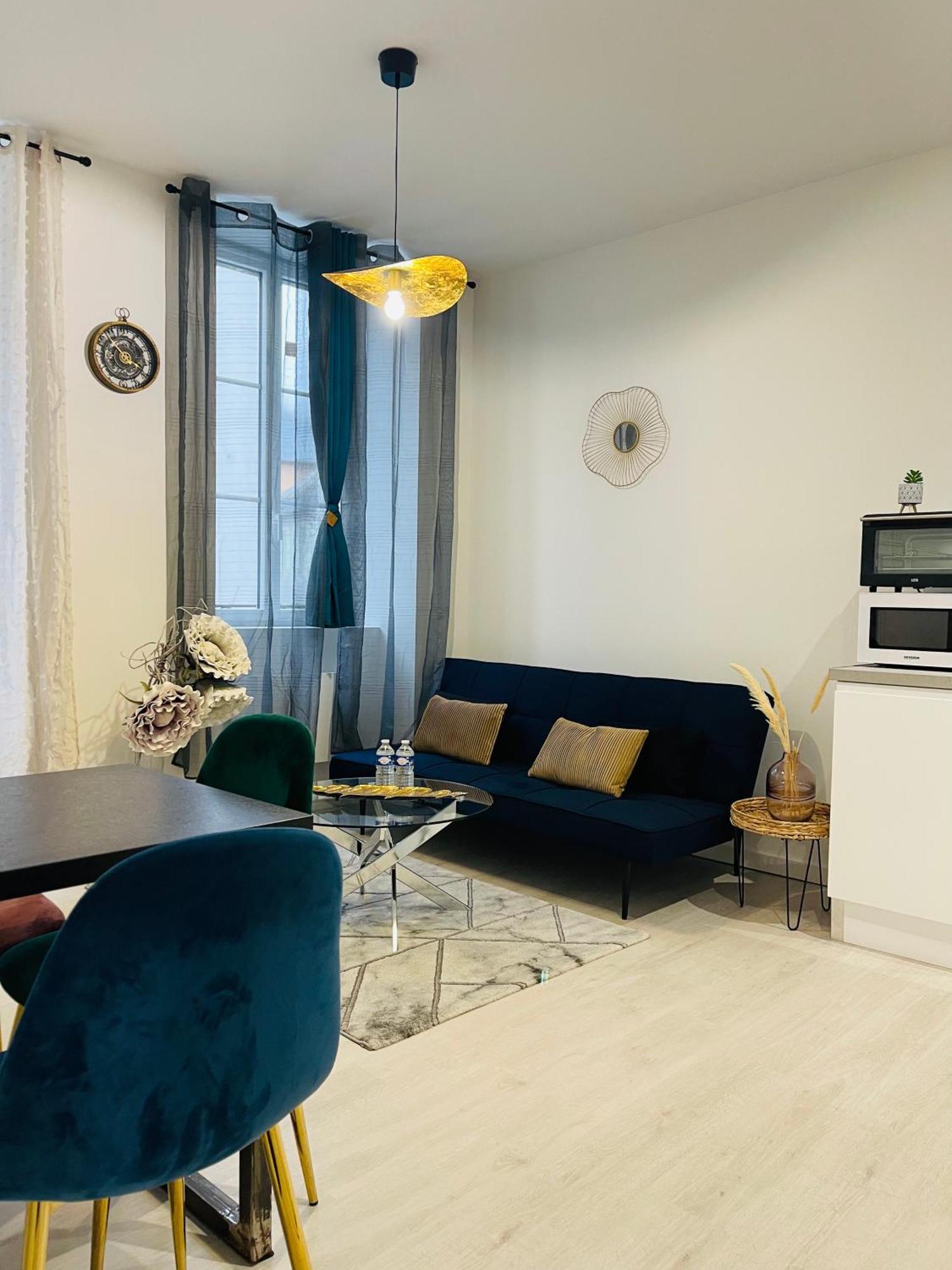 Le Caubous Plein Centre Appartement Calme Avec Chambre Et Cuisine Equipee * Bagneres-de-Bigorre